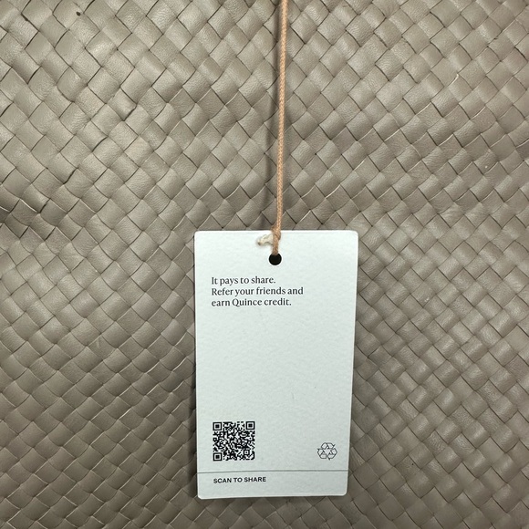 Quince | Italian Leather Tote - Picture 4 of 12